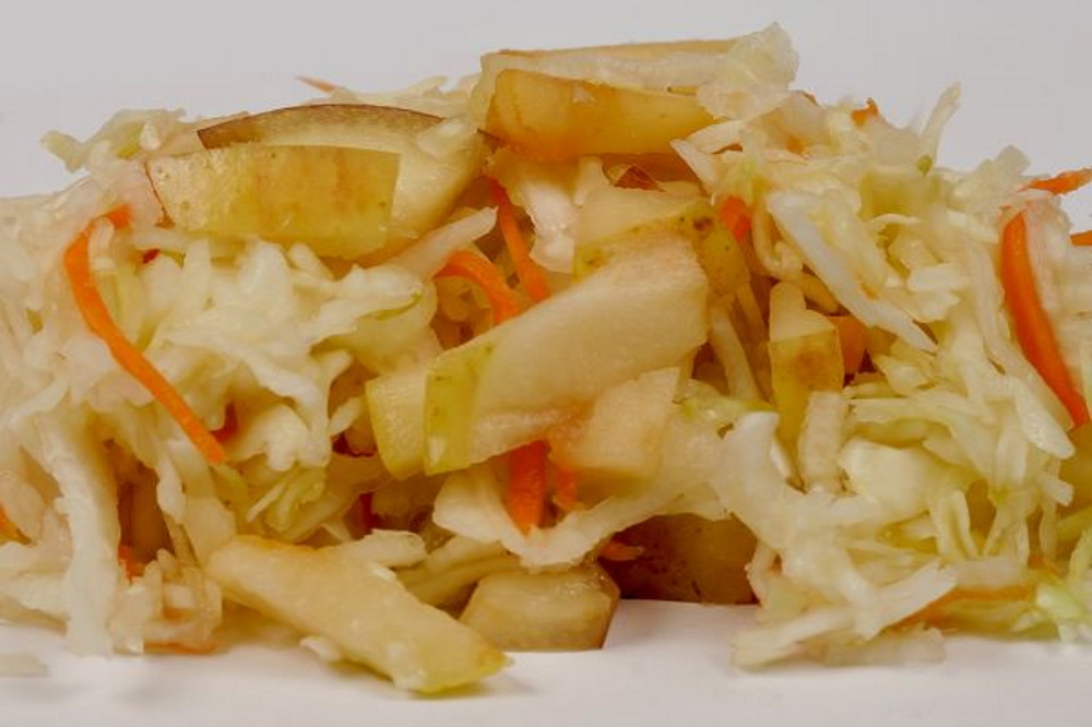 Капуста квашеная с морковью и яблоками